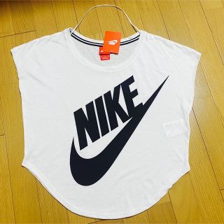 ナイキ(NIKE)のトレーニングウェア　トップス　白(トレーニング用品)