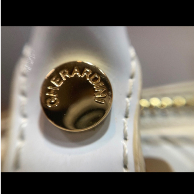 GHERARDINI(ゲラルディーニ)のゲラルディーニ　レザー　ハンドバッグ　エナメル　白色　ゴールド金具　レディース レディースのバッグ(ハンドバッグ)の商品写真