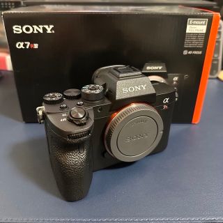 ソニー(SONY)の【美品】Sony α7RIV 本体ILCE-7RM4(ミラーレス一眼)