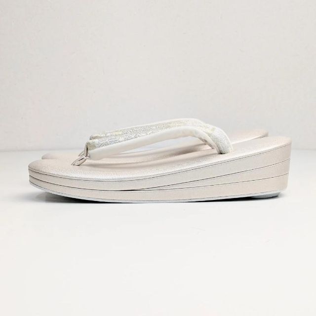 和装 草履 単品 帯地 紗織 ブランド フォーマル シルバー LLサイズ レディースの靴/シューズ(下駄/草履)の商品写真