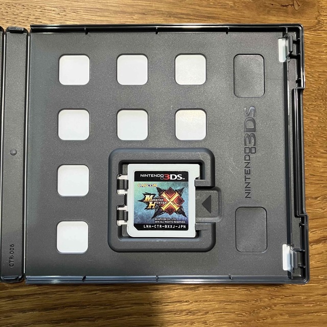 ニンテンドー3DS(ニンテンドー3DS)のモンスターハンターダブルクロス 3DS エンタメ/ホビーのゲームソフト/ゲーム機本体(携帯用ゲームソフト)の商品写真