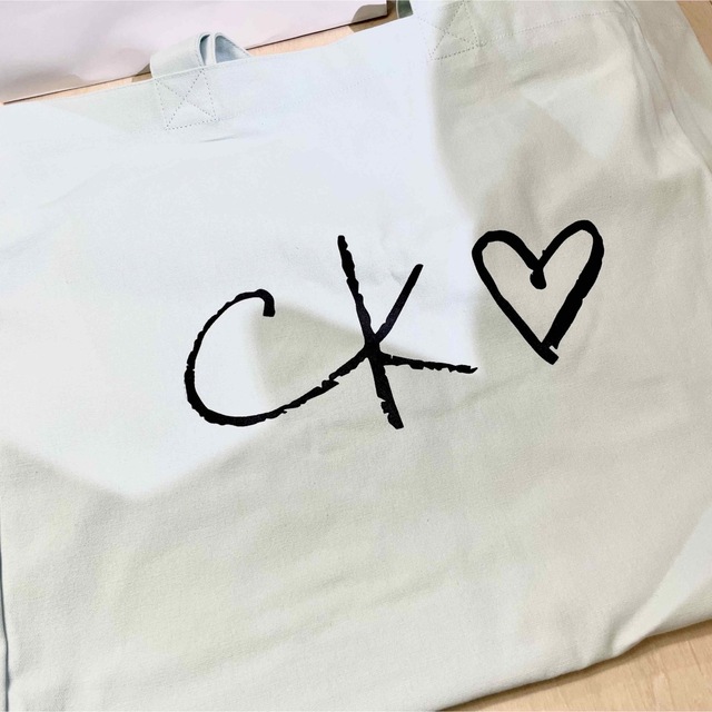 Calvin Klein(カルバンクライン)のJennie for Calvin Klein ジェニコラボ　トートバッグ レディースのバッグ(トートバッグ)の商品写真