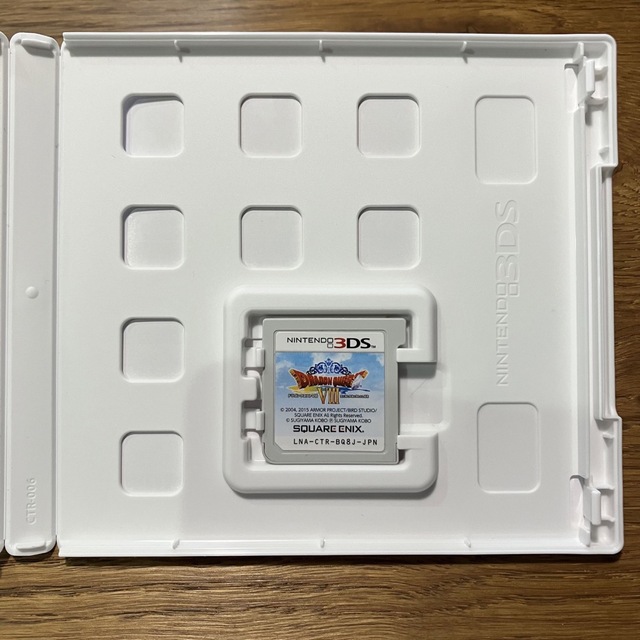 ニンテンドー3DS(ニンテンドー3DS)のドラゴンクエストVIII　空と海と大地と呪われし姫君 3DS エンタメ/ホビーのゲームソフト/ゲーム機本体(携帯用ゲームソフト)の商品写真