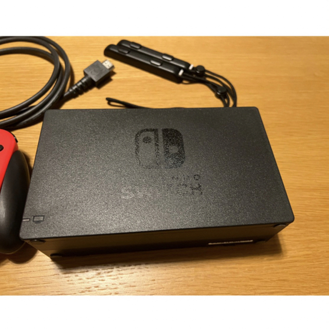Nintendo Switch(ニンテンドースイッチ)の任天堂switch ネオンブルー/レッド HADーSーKABAA エンタメ/ホビーのゲームソフト/ゲーム機本体(家庭用ゲーム機本体)の商品写真
