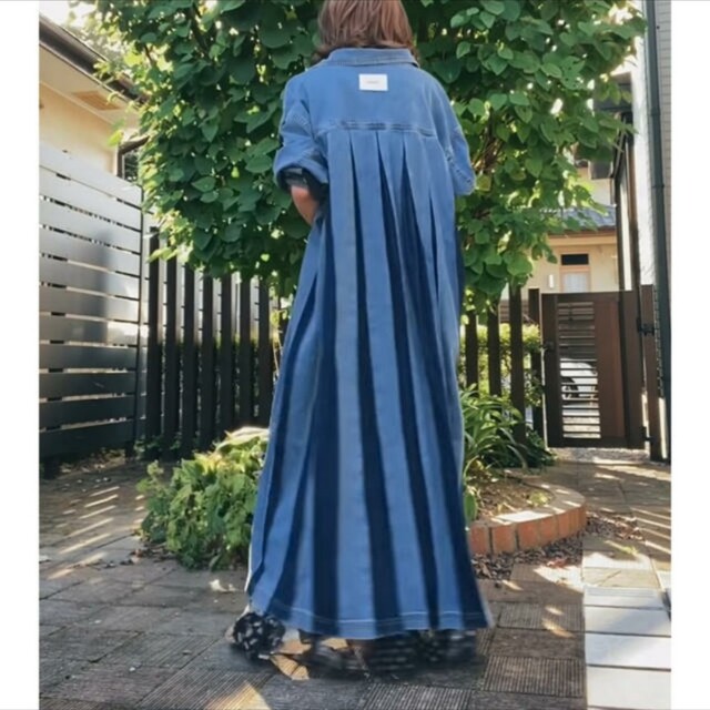 Ameri VINTAGE(アメリヴィンテージ)のKOH.style バックプリーツデニムシャツドレスワンピース yukko レディースのワンピース(ロングワンピース/マキシワンピース)の商品写真