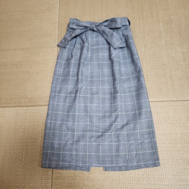 Discoat(ディスコート)の2～3度着用discoat グレンチェックタイトスカート双子① レディースのスカート(ひざ丈スカート)の商品写真