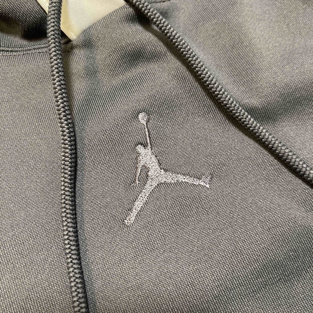 Jordan Brand（NIKE）(ジョーダン)の【Jordan】グレーパーカー【M】 メンズのトップス(パーカー)の商品写真