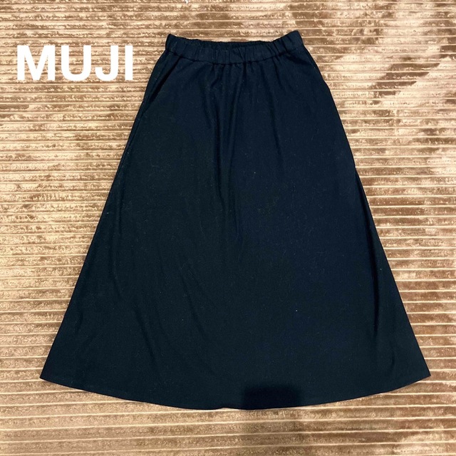 MUJI (無印良品)(ムジルシリョウヒン)のMUJI 無印良品  ストレッチ 起毛 フレアースカート 黒 レディースのスカート(ひざ丈スカート)の商品写真