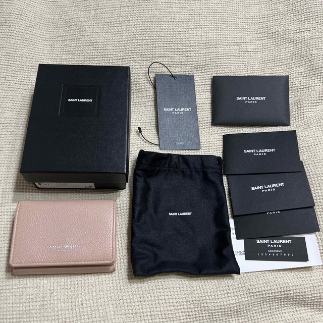 Yves Saint Laurent(イヴサンローラン)のSAINT LAURENT 三つ折り財布　ピンク レディースのファッション小物(財布)の商品写真