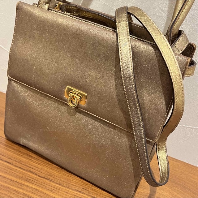 Salvatore Ferragamo(サルヴァトーレフェラガモ)のhimawari様専用　サルヴァトーレ フェラガモ   ショルダーバッグ  レディースのバッグ(ショルダーバッグ)の商品写真