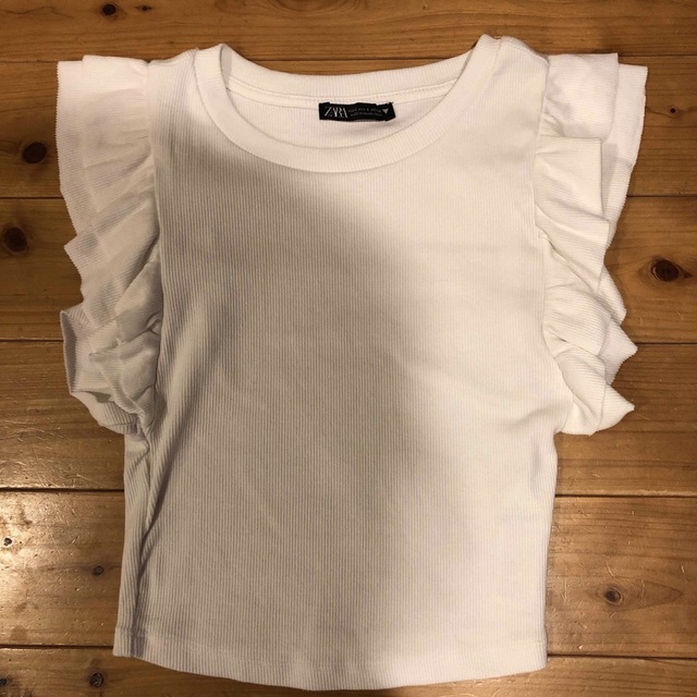 ZARA(ザラ)のZARAリブフリルtシャツ レディースのトップス(Tシャツ(半袖/袖なし))の商品写真