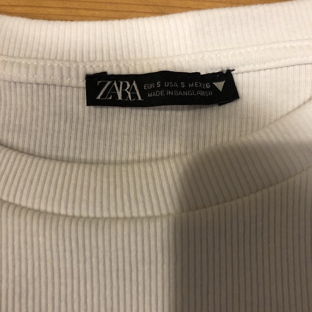 ZARA(ザラ)のZARAリブフリルtシャツ レディースのトップス(Tシャツ(半袖/袖なし))の商品写真