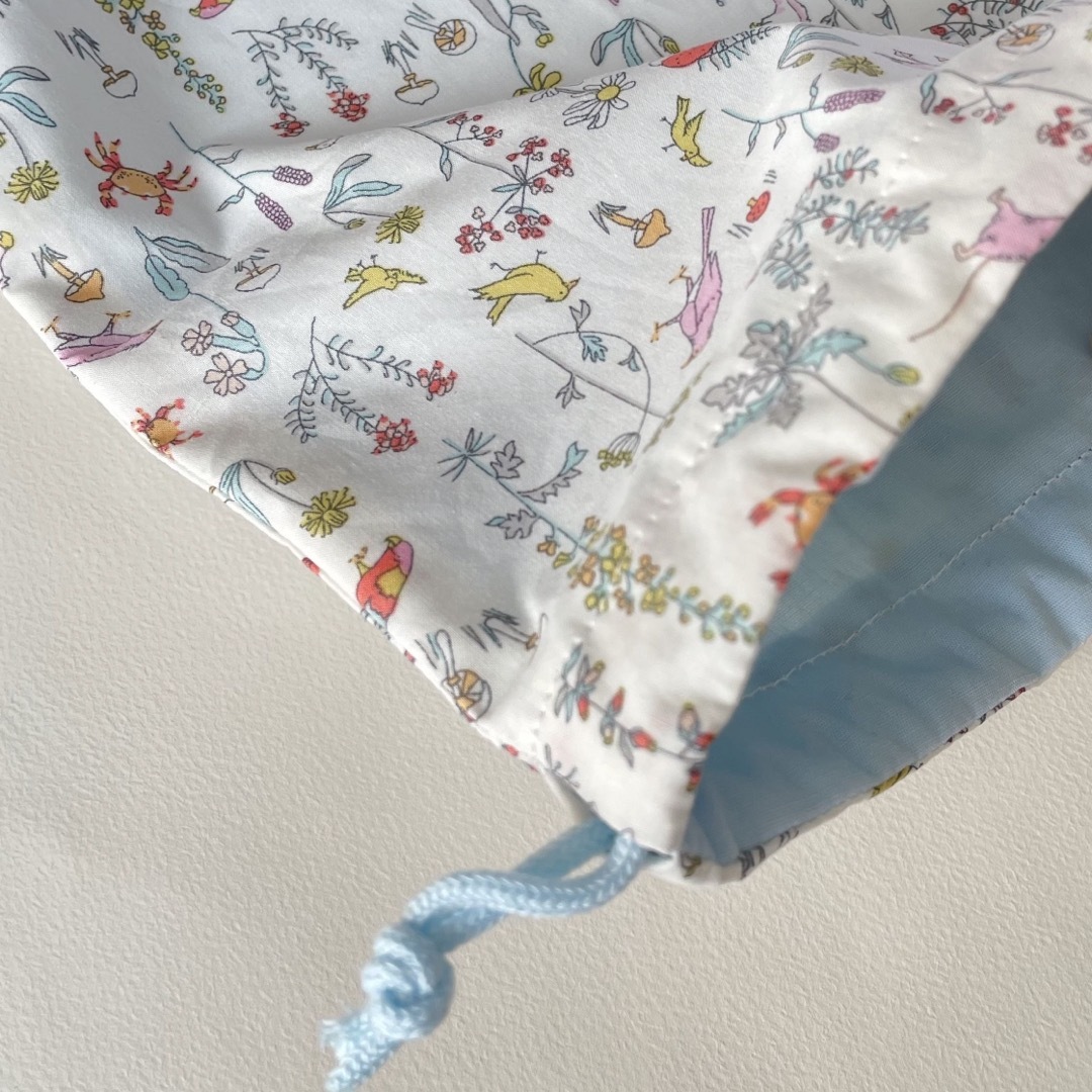 さの様　リバティ　アリス　セオ　巾着 ハンドメイドのキッズ/ベビー(外出用品)の商品写真