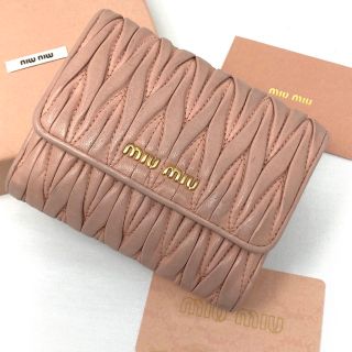 ミュウミュウ 財布(レディース)の通販 8,000点以上 | miumiuの ミュウミュウ 財布(レディース)の通販 8,000点以上 | miumiuの