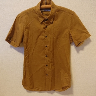 マスタードカラー シャツ Sサイズ(Tシャツ/カットソー(半袖/袖なし))
