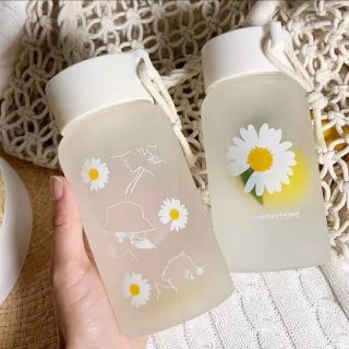 最終値下げ♥ウォーターボトル 500ml 韓国 水筒 スポーツ 可愛い 人と花(タンブラー)