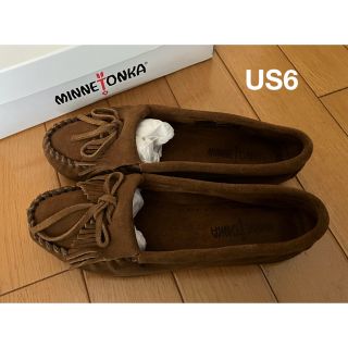 ミネトンカ(Minnetonka)の美品★ミネトンカ スエードフリンジローファー　US6(ローファー/革靴)