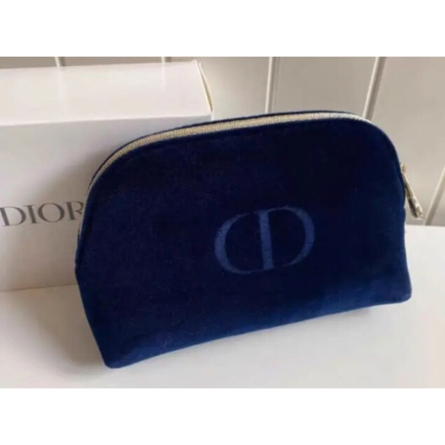 Christian Dior(クリスチャンディオール)のディオール　クリスマスオファーノベルティポーチ レディースのファッション小物(ポーチ)の商品写真