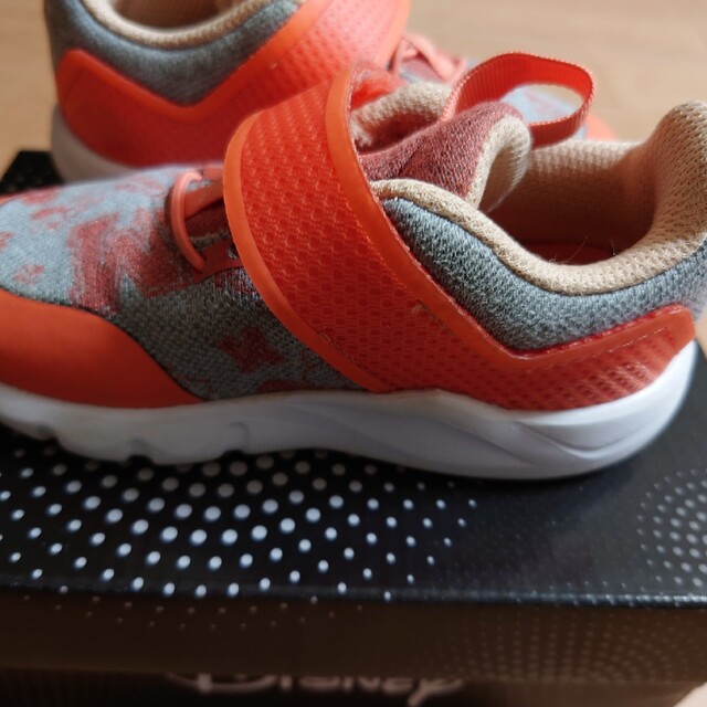 adidas(アディダス)のアディダス　スニーカー　ベビー　１３センチ キッズ/ベビー/マタニティのベビー靴/シューズ(~14cm)(スニーカー)の商品写真