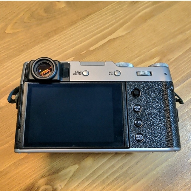 富士フイルム(フジフイルム)のFUJIFILM X100V Silver スマホ/家電/カメラのカメラ(コンパクトデジタルカメラ)の商品写真