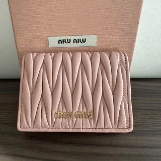ミュウミュウ 財布(レディース)の通販 8,000点以上 | miumiuの ミュウミュウ 財布(レディース)の通販 8,000点以上 | miumiuの