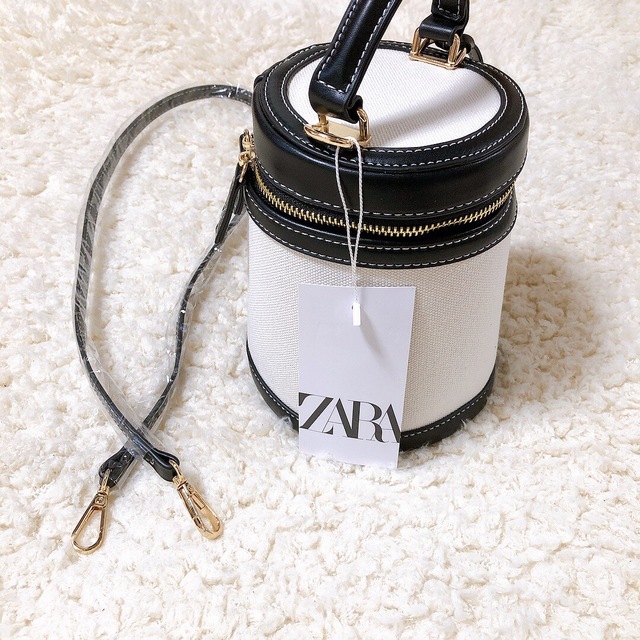 ❤️ 新品未使用❤️ ZARA コントラストボックスバッグ ショルダー レディースのバッグ(ショルダーバッグ)の商品写真