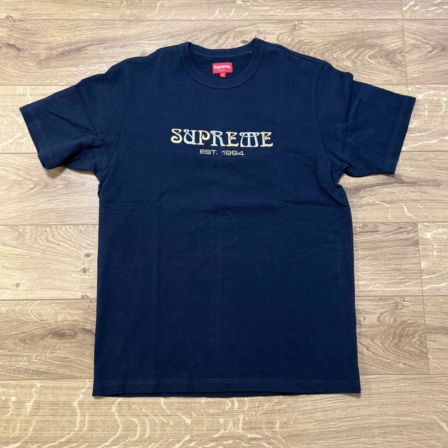 Supreme(シュプリーム)の【SUPREME】18AW Nouveau Logo Tee【M】 メンズのトップス(Tシャツ/カットソー(半袖/袖なし))の商品写真