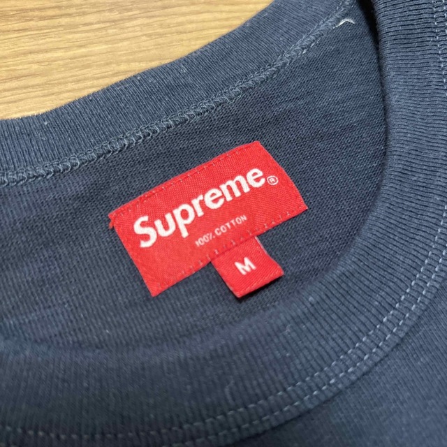 Supreme(シュプリーム)の【SUPREME】18AW Nouveau Logo Tee【M】 メンズのトップス(Tシャツ/カットソー(半袖/袖なし))の商品写真