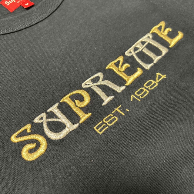 Supreme(シュプリーム)の【SUPREME】18AW Nouveau Logo Tee【M】 メンズのトップス(Tシャツ/カットソー(半袖/袖なし))の商品写真