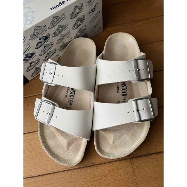 BIRKENSTOCK(ビルケンシュトック)ののまる様専用★ビルケンシュトック アリゾナ　ホワイト37  レディースの靴/シューズ(サンダル)の商品写真