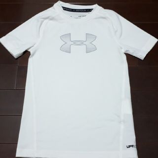 アンダーアーマー(UNDER ARMOUR)の半袖アンダーシャツ　アンダーアーマー　130センチ(Tシャツ/カットソー)