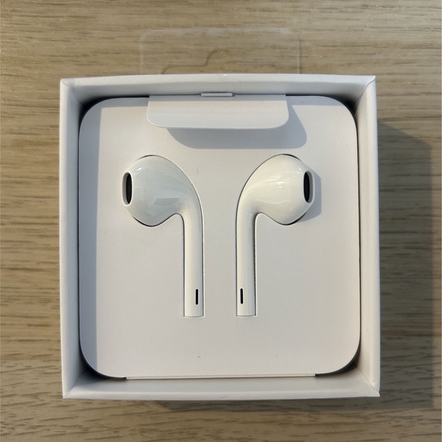 Apple(アップル)のアップル EarPods with Lightning Connector スマホ/家電/カメラのオーディオ機器(ヘッドフォン/イヤフォン)の商品写真