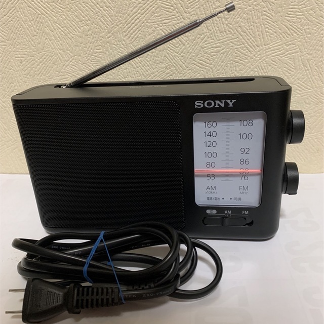 SONY(ソニー)のソニー ポータブルラジオ ICF-506C FM/AM/ワイドFM対応 電池駆動 スマホ/家電/カメラのオーディオ機器(ラジオ)の商品写真