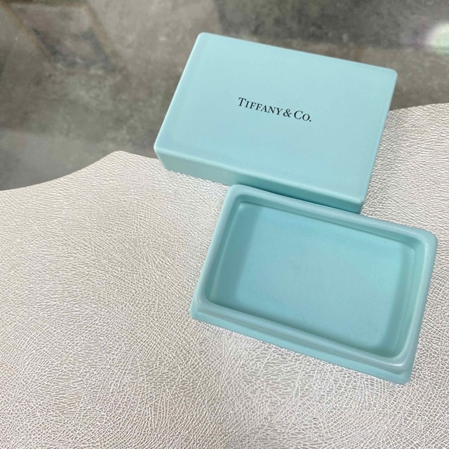 Tiffany & Co.(ティファニー)の残１【新品】TIFFANY&Co. ティファニー ボーンチャイナ 小物入れ 陶器 インテリア/住まい/日用品のインテリア小物(小物入れ)の商品写真