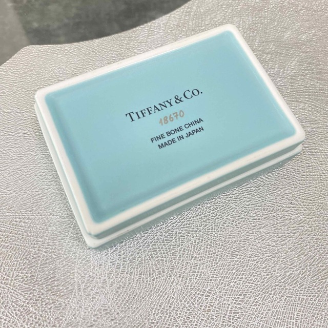 Tiffany & Co.(ティファニー)の残１【新品】TIFFANY&Co. ティファニー ボーンチャイナ 小物入れ 陶器 インテリア/住まい/日用品のインテリア小物(小物入れ)の商品写真