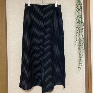 ザラ(ZARA)のZARA★ストライプ柄クロップドパンツ M【美品】(クロップドパンツ)