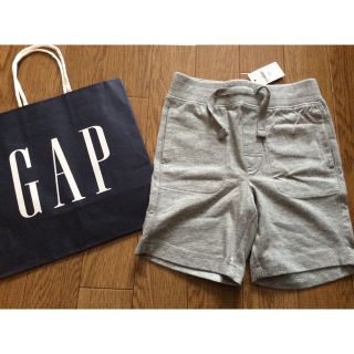 ギャップキッズ(GAP Kids)の新品未使用タグ付きGAPロゴ入りシンプル灰色ウエストゴムショートパンツ2Tグレー(パンツ/スパッツ)