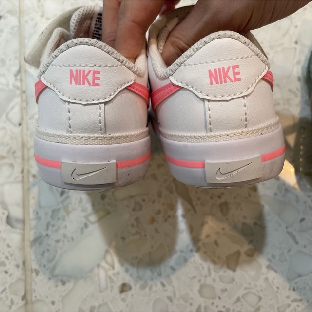 NIKE(ナイキ)のキッズスニーカーサンダル女の子 キッズ/ベビー/マタニティのキッズ靴/シューズ(15cm~)(スニーカー)の商品写真