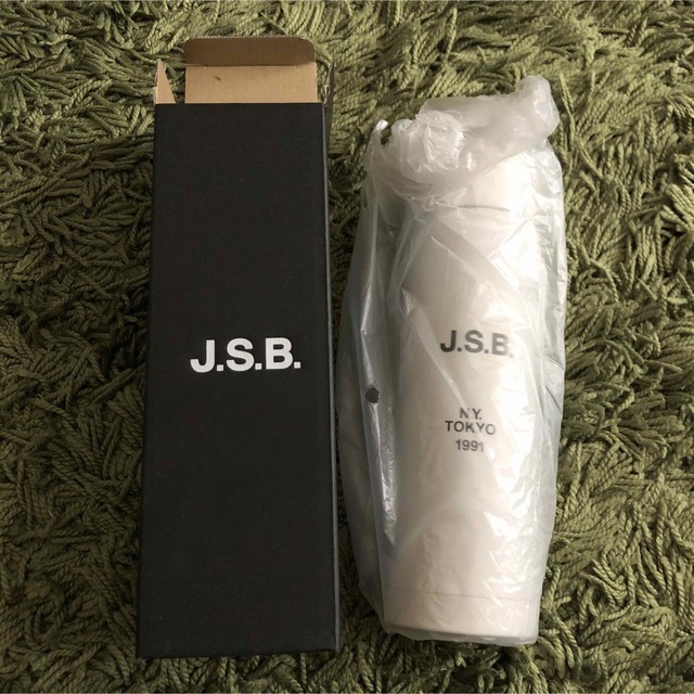 三代目 J Soul Brothers(サンダイメジェイソウルブラザーズ)のJ.S.B. Logo Thermos Bottle 白 サーモスボトル 完売品 エンタメ/ホビーのタレントグッズ(ミュージシャン)の商品写真