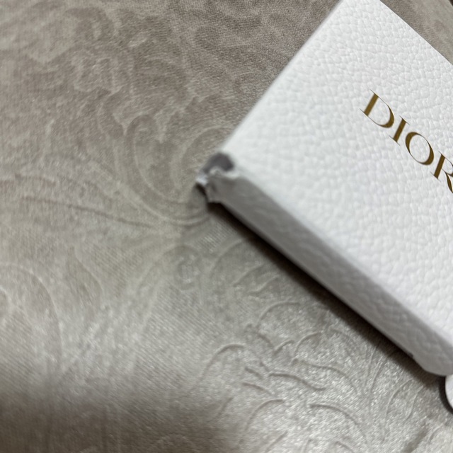 Dior(ディオール)のDior 限定ピンバッジ エンタメ/ホビーのコレクション(ノベルティグッズ)の商品写真