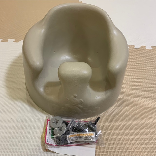 Bumbo(バンボ)のバンボ　サンドベージュ キッズ/ベビー/マタニティのキッズ/ベビー/マタニティ その他(その他)の商品写真