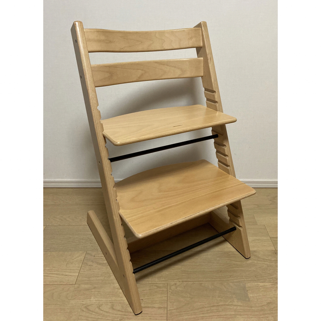 Stokke(ストッケ)の【美品・状態良】ストッケ トリップトラップ 4ナンバー 新型 現行モデル キッズ/ベビー/マタニティの寝具/家具(その他)の商品写真