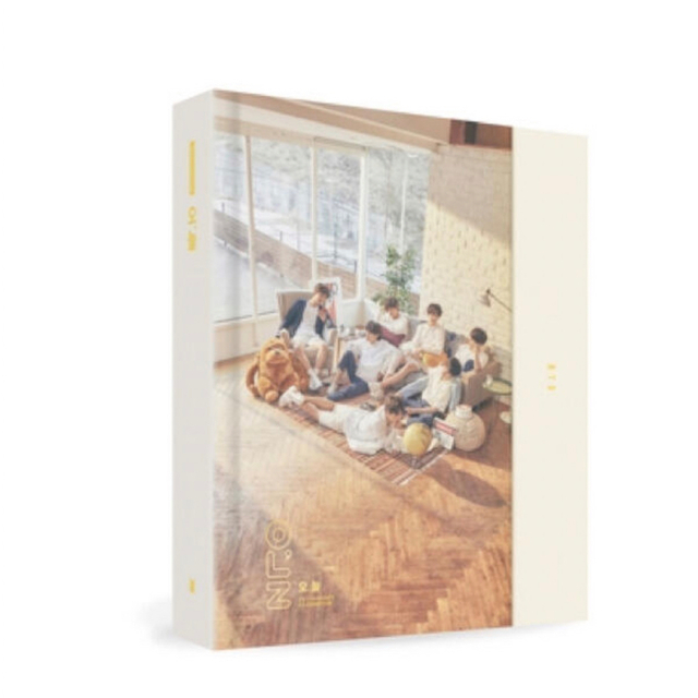 2018 BTS EXHIBITION BOOK [今日] 오늘