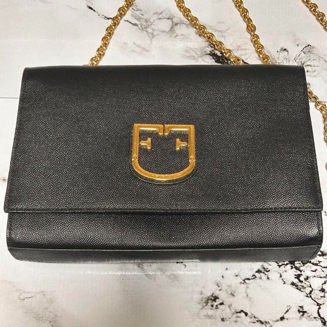 Furla(フルラ)の極美品✨　FULRA フルラ ブラックチェーン　ショルダーバッグ　レザー　F金具 レディースのバッグ(ショルダーバッグ)の商品写真