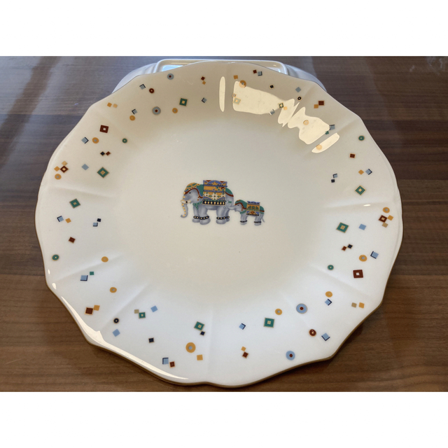 NARUMI(ナルミ)の専用❤︎ NARUMI BONE CHINA 皿 インテリア/住まい/日用品のキッチン/食器(食器)の商品写真