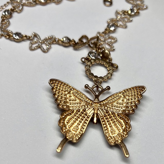 Lochie(ロキエ)のゴールド　トーン　バタフライ　蝶々　キラキラ　ヴィンテージ　ネックレス レディースのアクセサリー(ネックレス)の商品写真