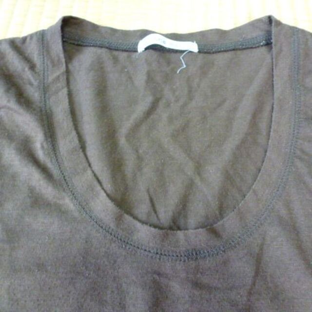 茶色 大きなU字ネック カットソー レディースのトップス(Tシャツ(半袖/袖なし))の商品写真