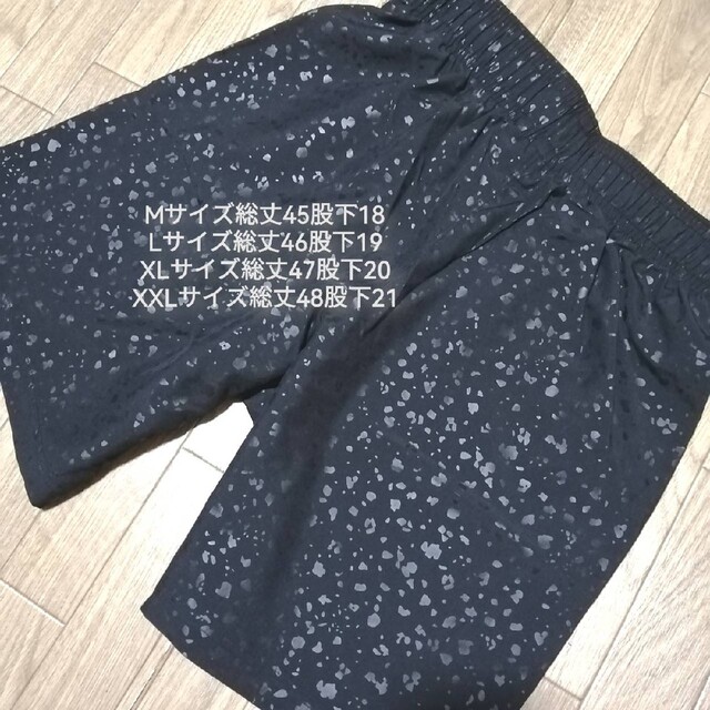 UNDER ARMOUR(アンダーアーマー)の新品　アンダーアーマー　メンズ　上下セット　Mサイズ　春夏　白Tシャツ　ハーフ メンズのトップス(その他)の商品写真