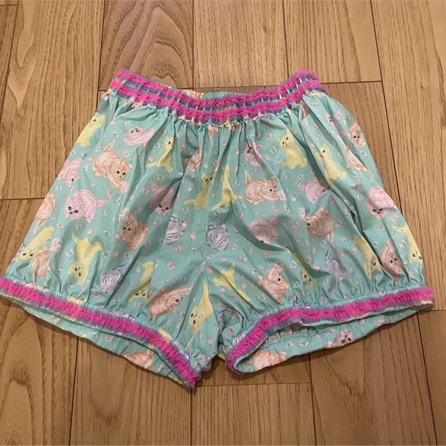 fafa(フェフェ)のfafa フェフェ　ショートパンツ　ネコ柄　美品 キッズ/ベビー/マタニティのキッズ服女の子用(90cm~)(パンツ/スパッツ)の商品写真