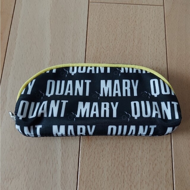 MARY QUANT(マリークワント)のMARY QUANT　ポーチ　ノベルティー エンタメ/ホビーのコレクション(ノベルティグッズ)の商品写真